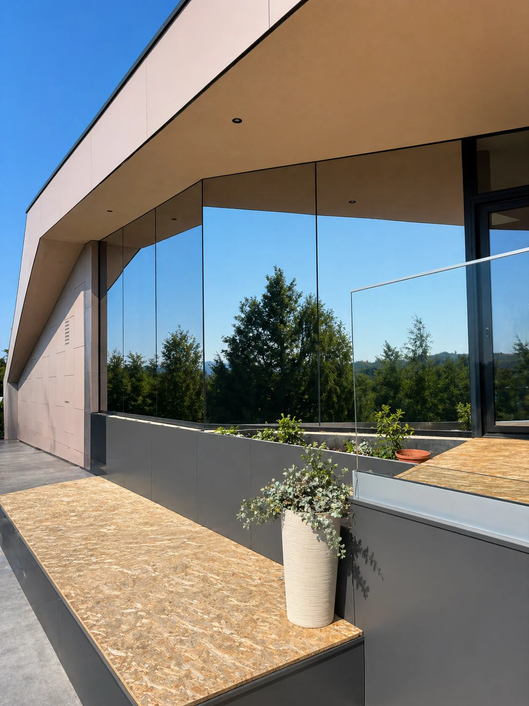 Termoreflektivna folija na stanovanjskem oknu